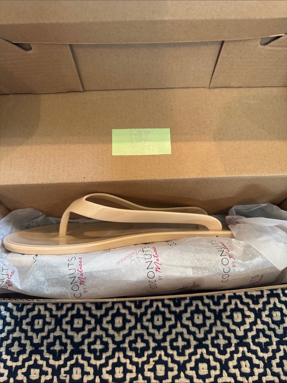 BRAND NEW IN BOX!! Coconuts by Matisse Beige Jelly Flip Sandals - Picture 4 of 6